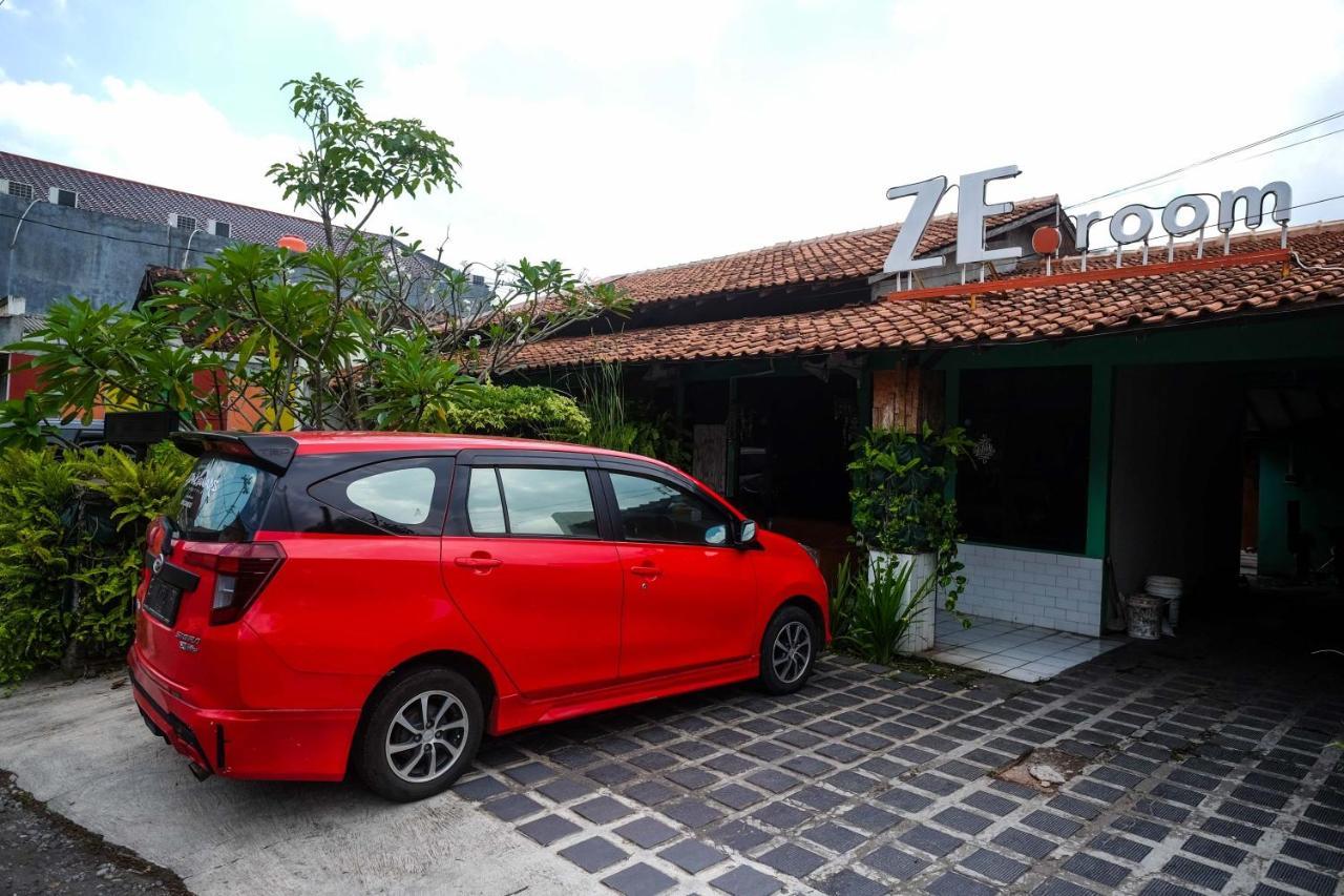 Reddoorz Near Lotte Mart Maguwoharjo Yogyakarta Hotel Exterior photo