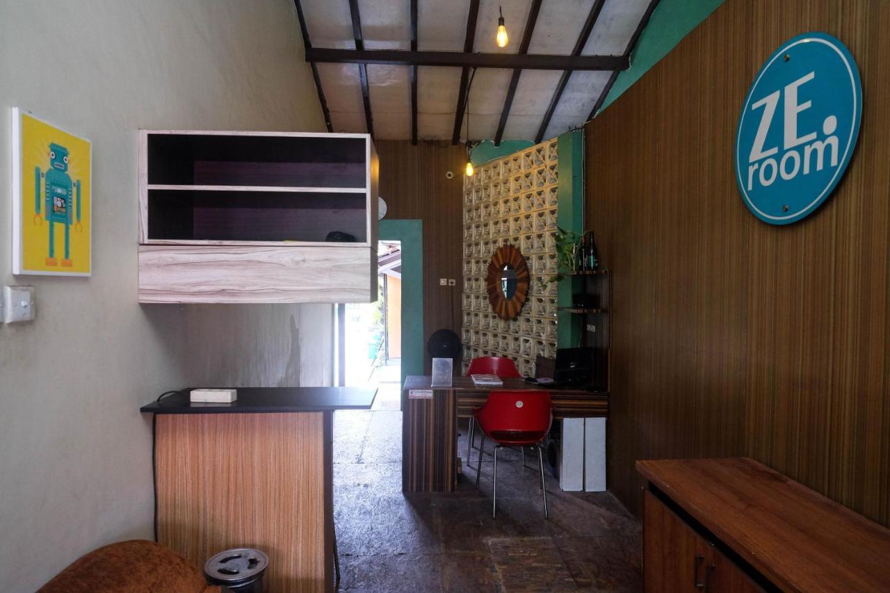 Reddoorz Near Lotte Mart Maguwoharjo Yogyakarta Hotel Exterior photo