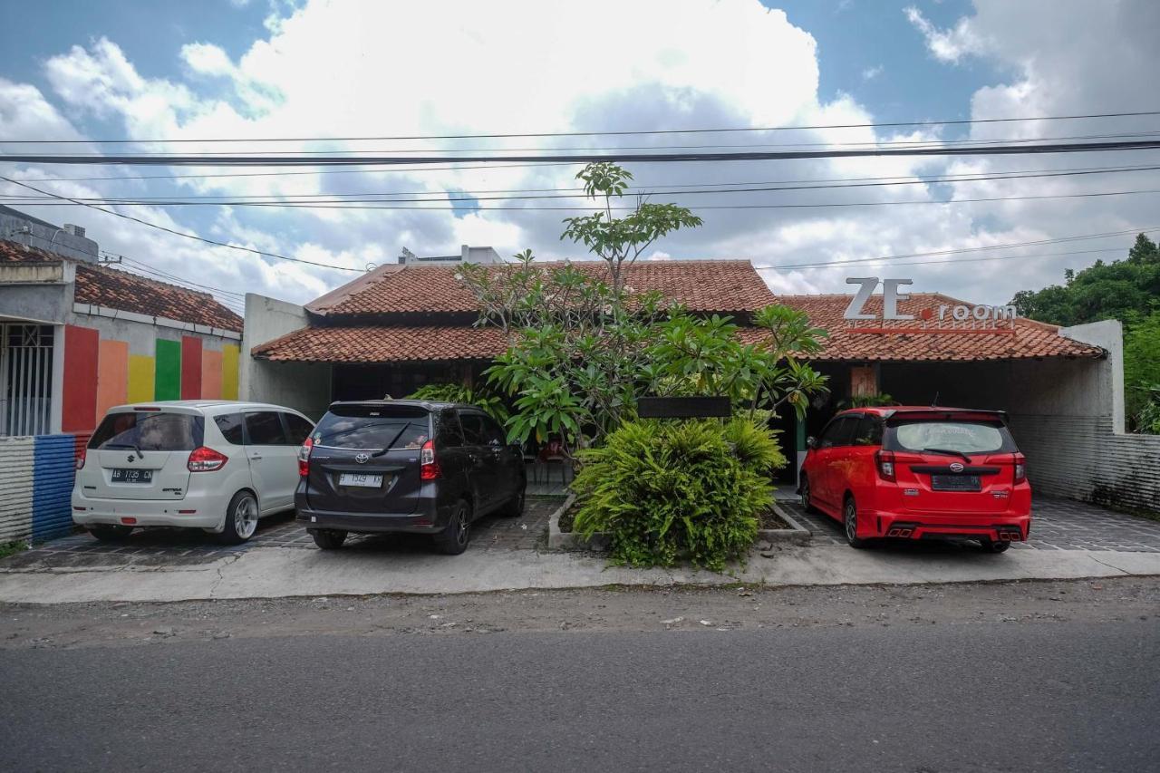 Reddoorz Near Lotte Mart Maguwoharjo Yogyakarta Hotel Exterior photo