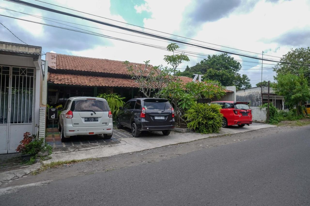 Reddoorz Near Lotte Mart Maguwoharjo Yogyakarta Hotel Exterior photo